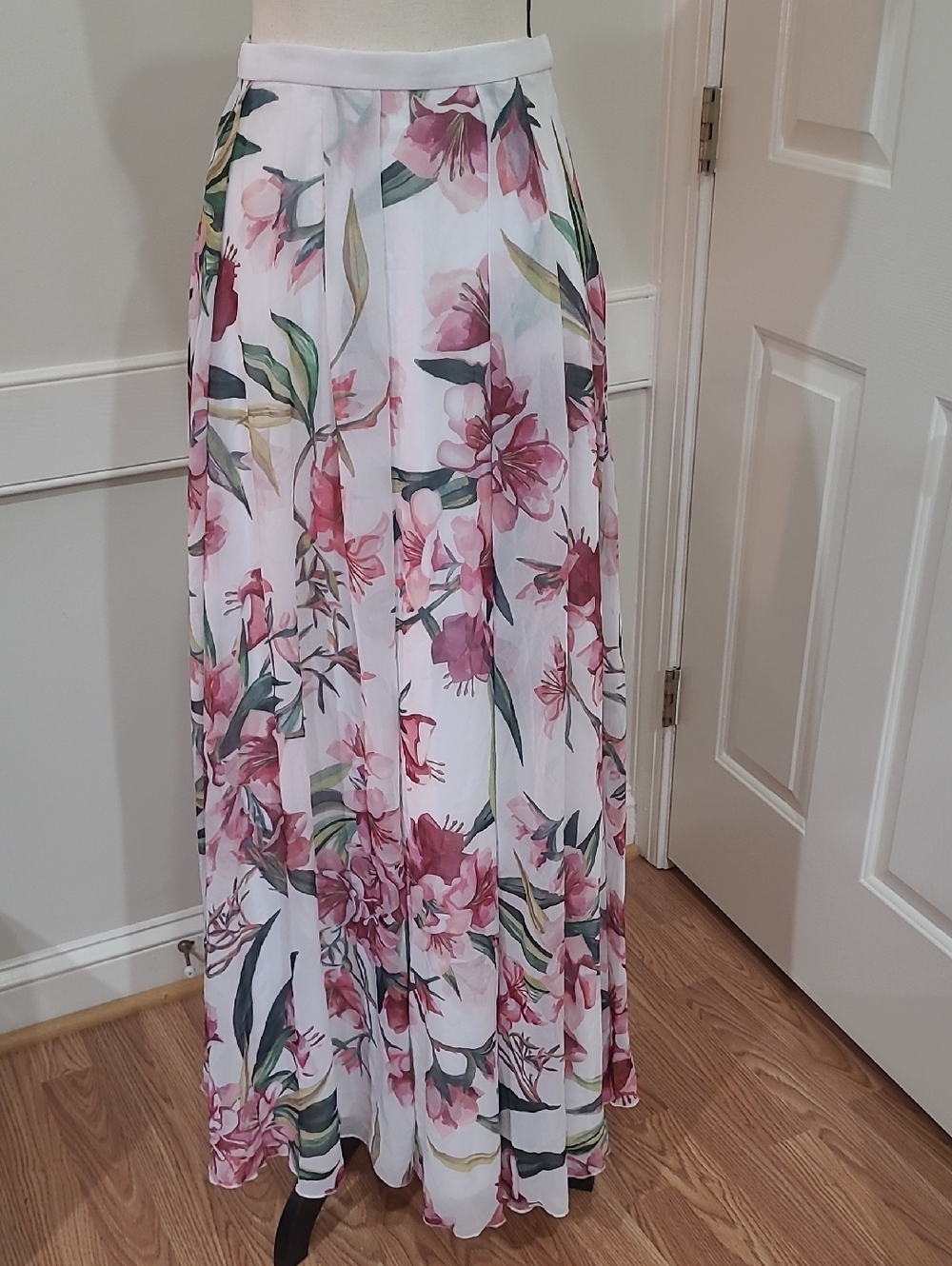 Fame and Partners Floral White and Pink Maxi Skirt - Size 10